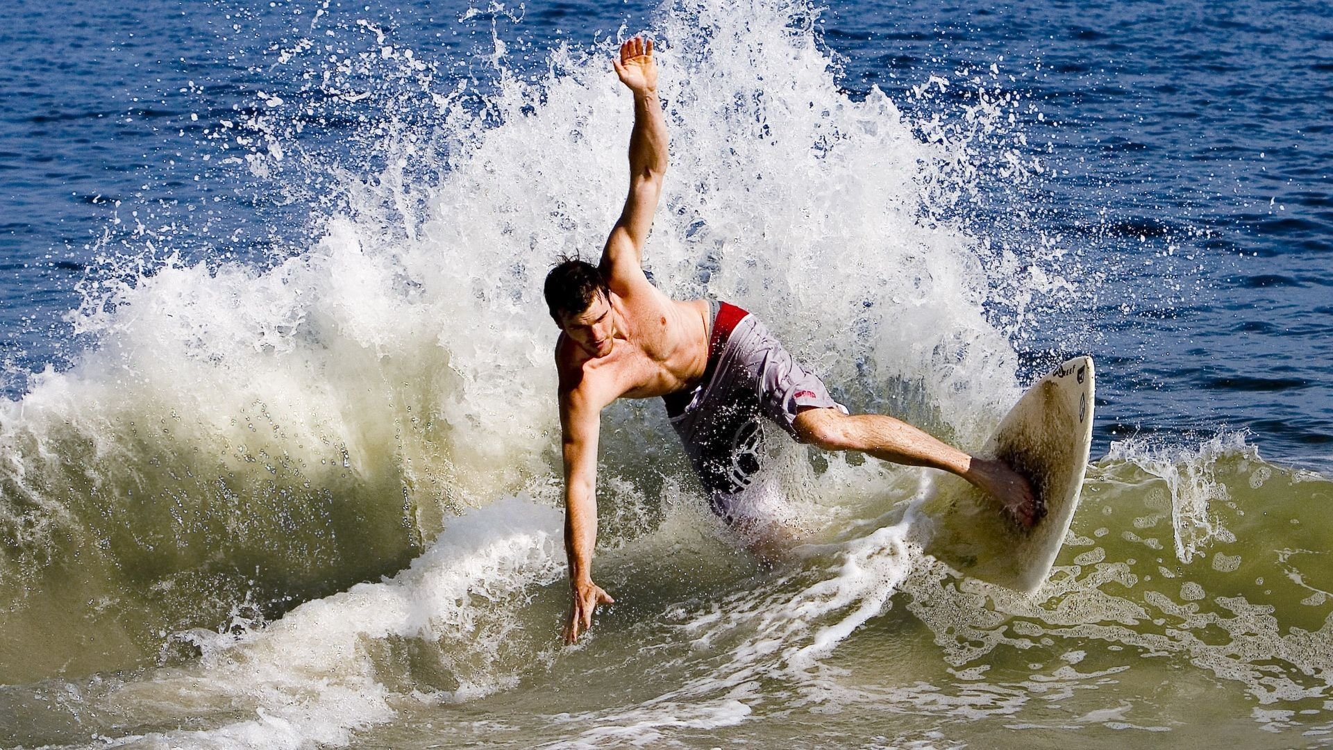 名宿直言像“局外人”:凯恩第一替补,24岁彻底迷失在了慕尼黑